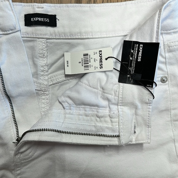 Express White Jean Shorts Mom Shorte Super High Rise  Denim Size 10 NWT - Picture 3 of 3